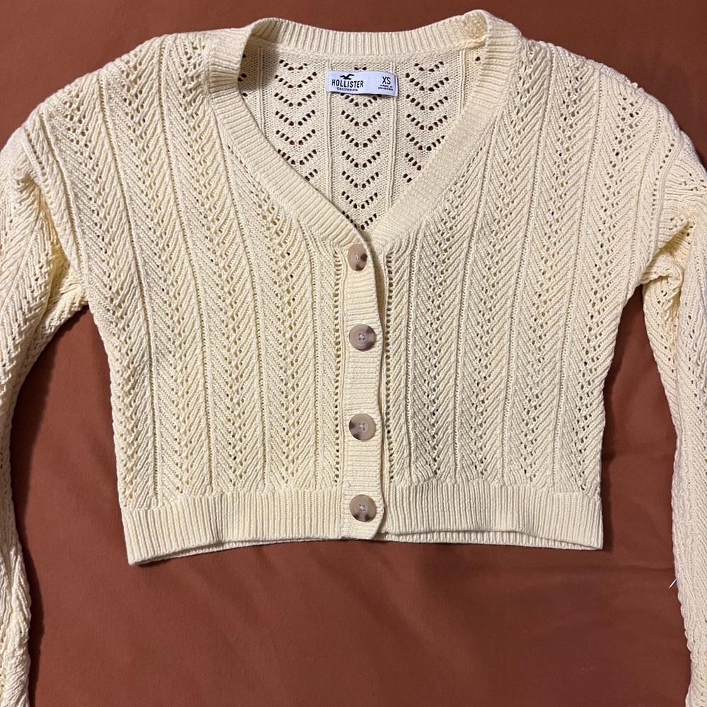 💥4/$20 Hollister Womens/Juniors Cropped Butter Yellow Cardigan Sweater. BUNDLE!! - Picture 2 of 4